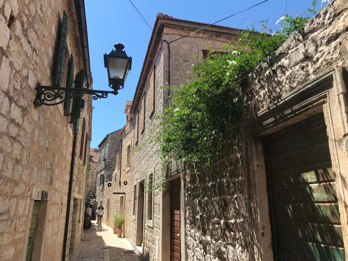 Olive Tree Apartment Stari Grad  Exterior photo